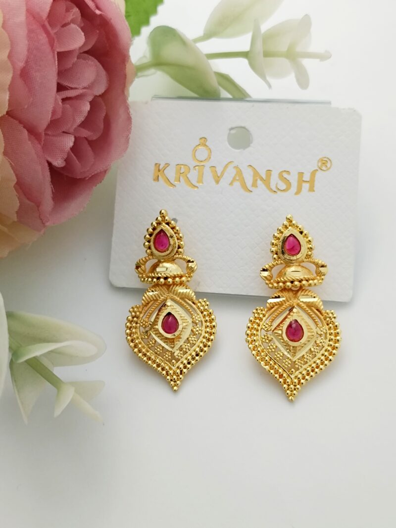 Ruby pink Stud Hengings